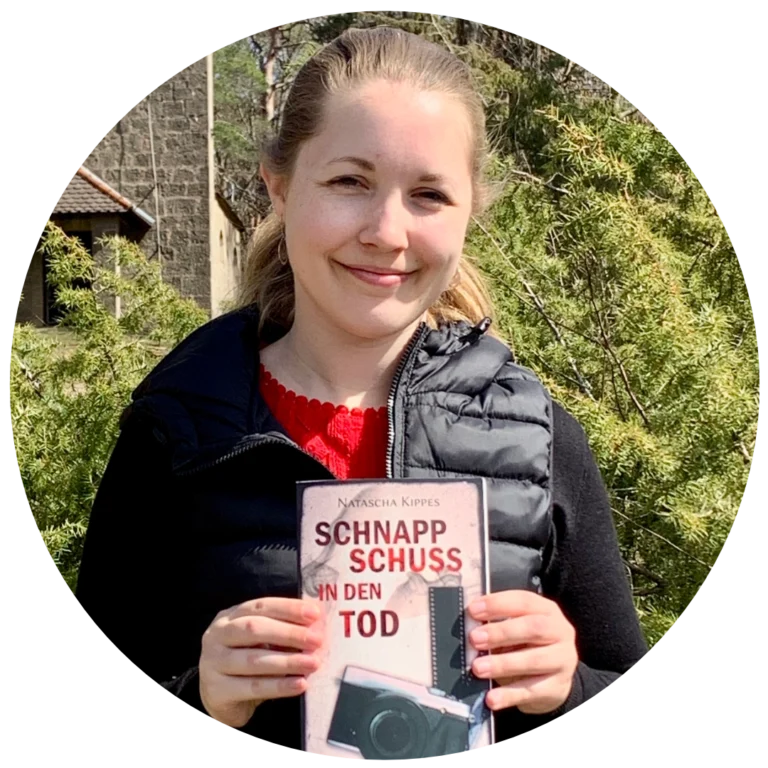 Natascha Kippes mit ihrem Buch "Schnappschuss in den Tod"